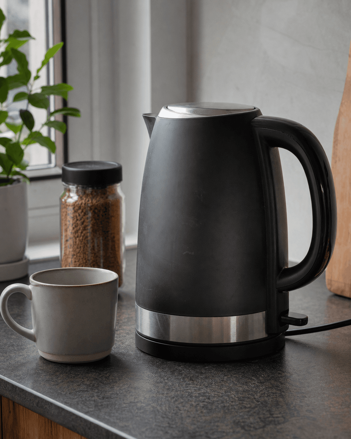 Hamilton Beach 1.7L Electric Kettle — hero shot